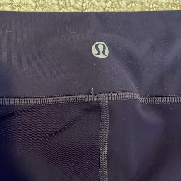 Lululemon Journey Crop Black grape colour - Picture 6 of 13